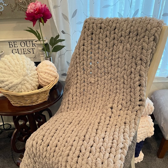 Chunky knit Small-Hand made crochet throw blankets - Picture 8 of 16